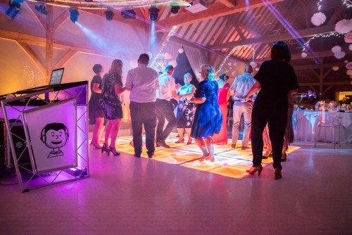 Guests dancing at Redhouse Barn